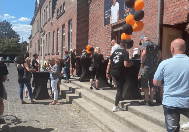 Kurz vor der Eröffnung gibt es Geschenke